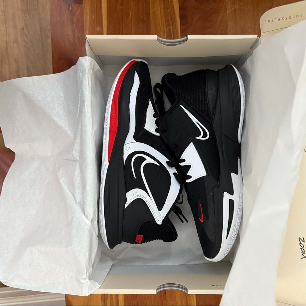 Kyrie low 5 sz 8.5 men